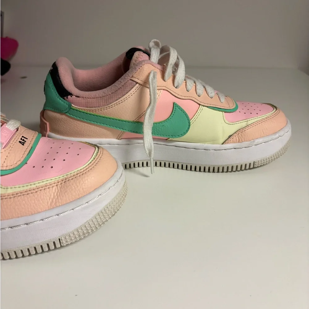 Nike Woman’s pastel Airforce 1s - Picture 5 of 6